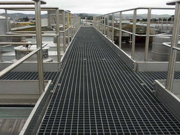 san-grating-cau-cang